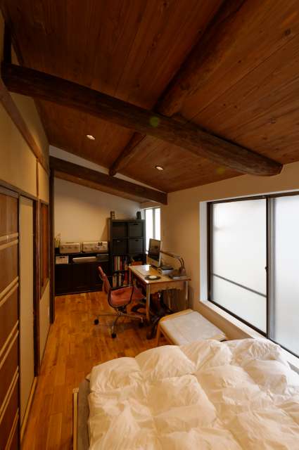 中京区麩屋町の家2階寝室